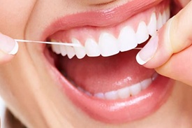 Higienização com fio dental